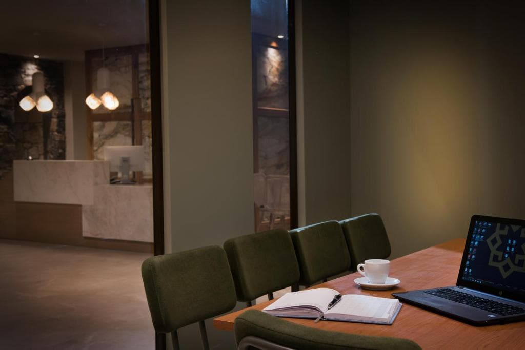 Petousis Hotel and Suites - 4