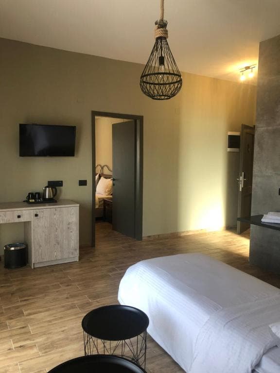 Petousis Hotel and Suites - 10