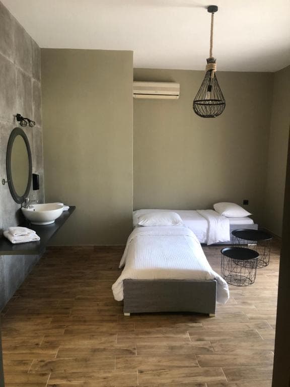 Petousis Hotel and Suites - 9