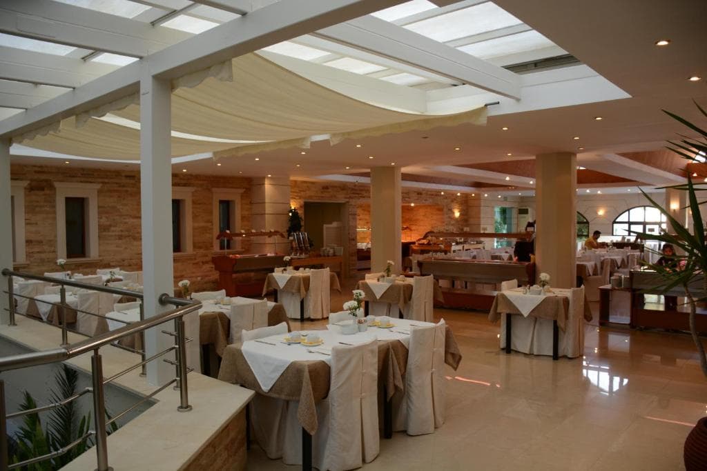 Macaris Suites & Spa - 11