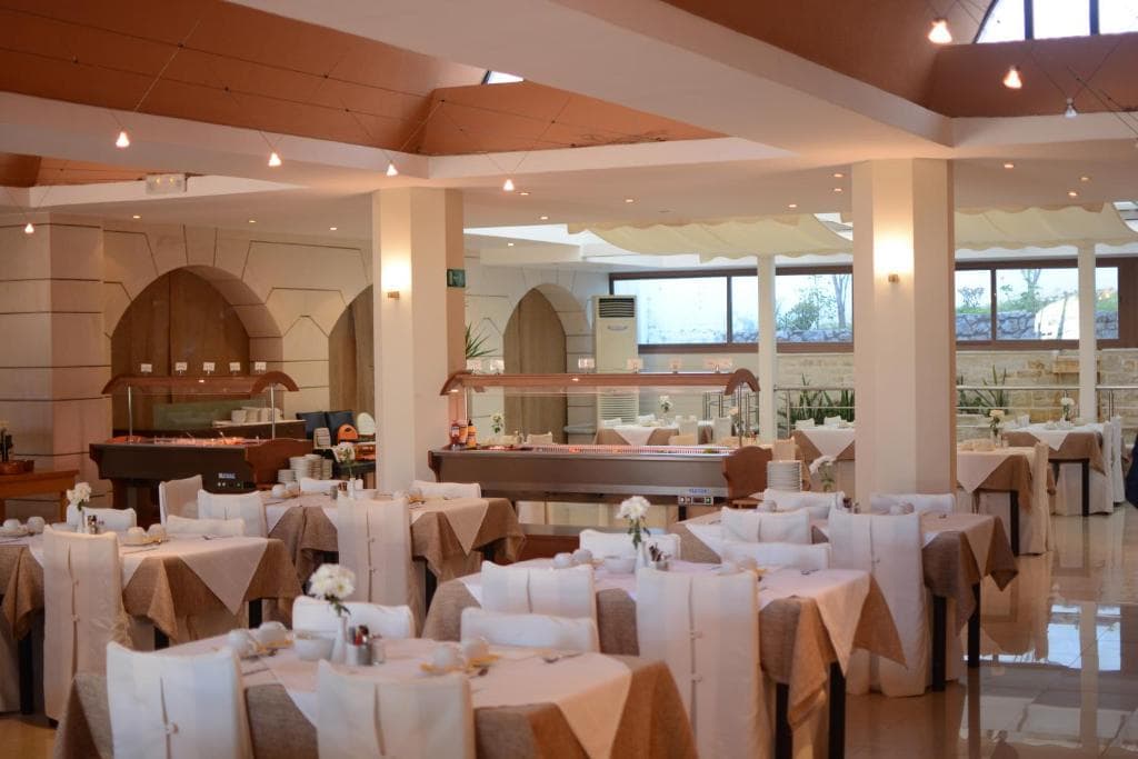 Macaris Suites & Spa - 12