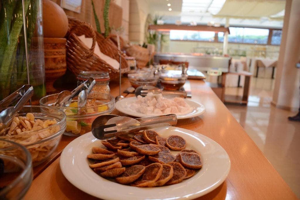Macaris Suites & Spa - 13