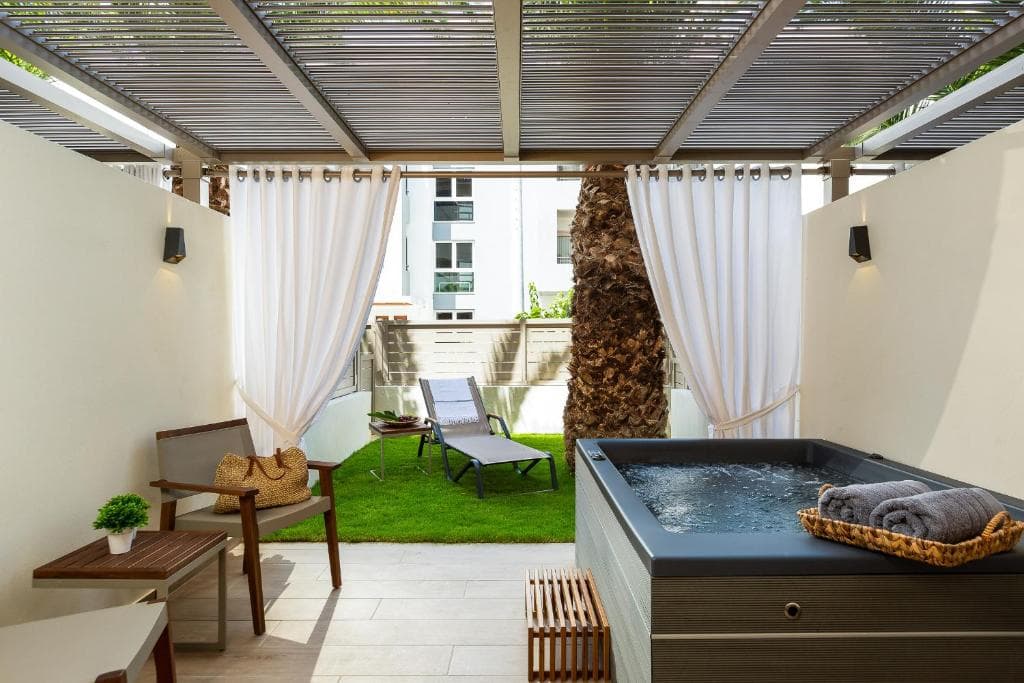 Theartemis Palace - 11