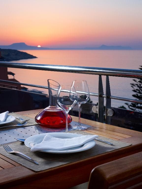 Macaris Suites & Spa - 6