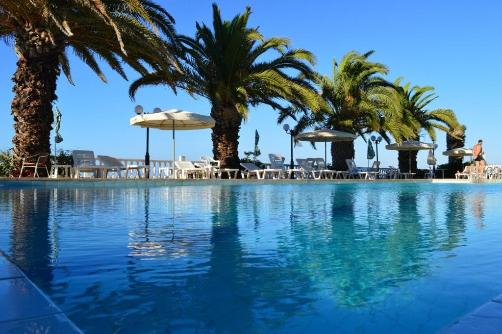 Paradise Beach Hotel - 1