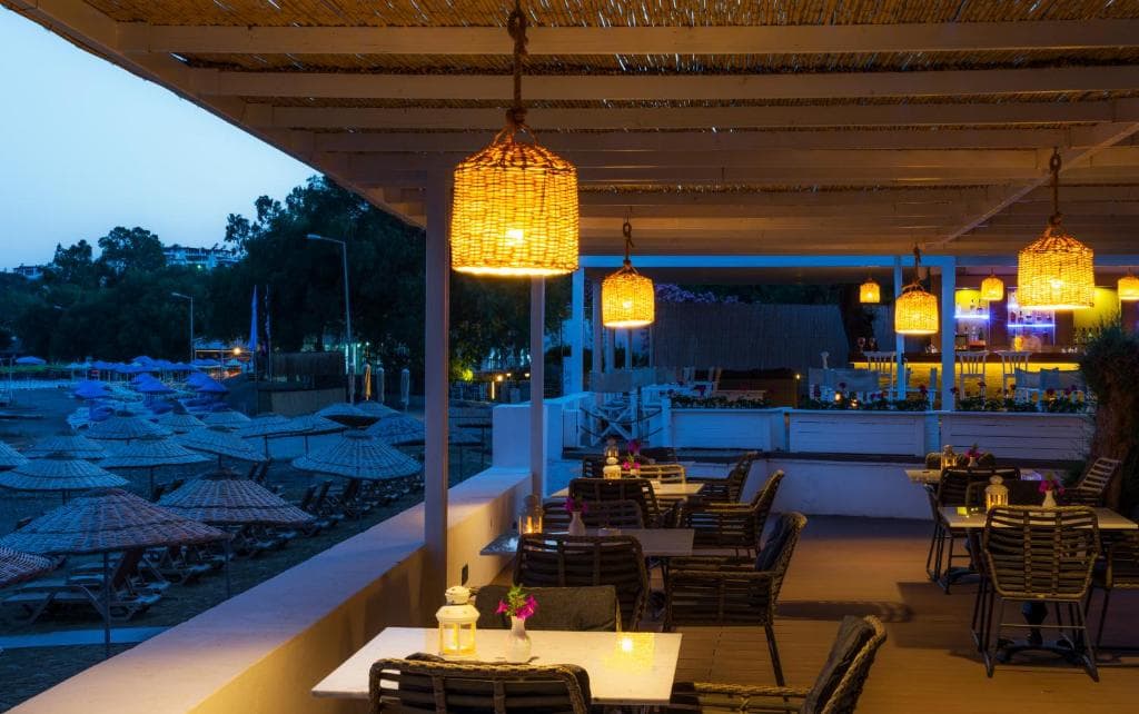 Liv Hotel By Bellazure - 2