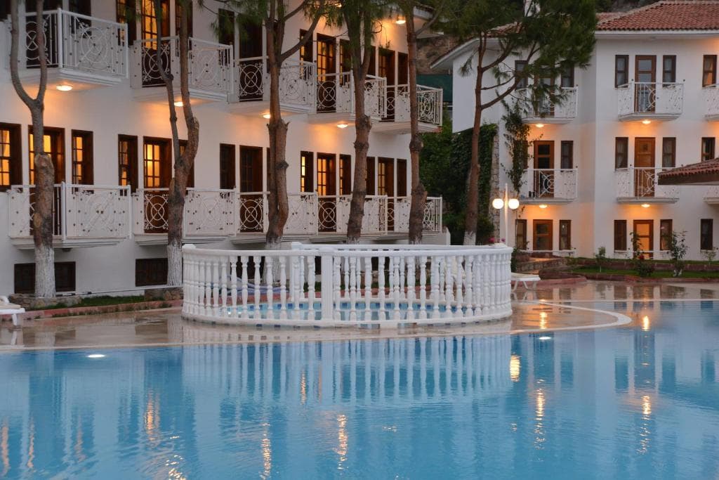White Hotel - 13
