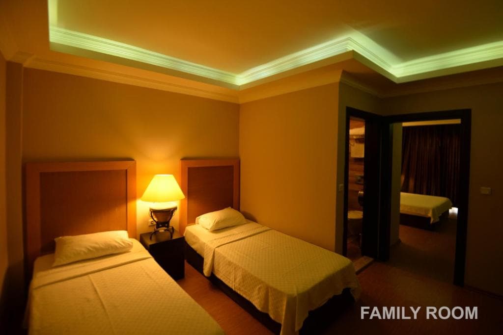 Manaspark Deluxe Hotel - 29