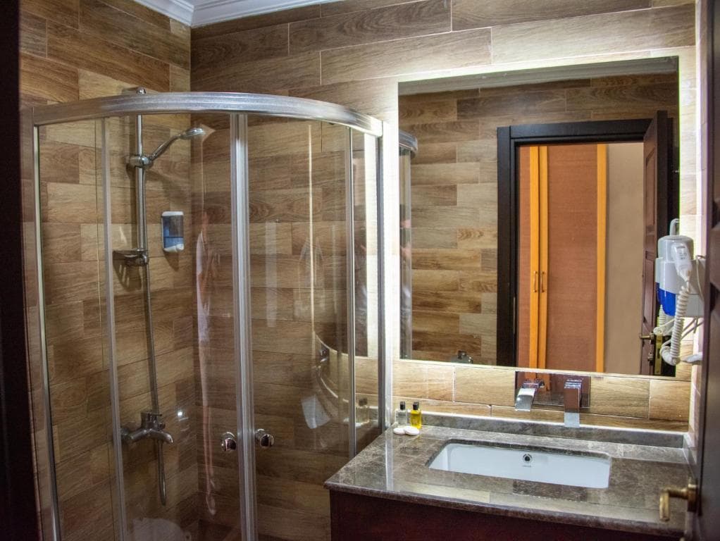 Manaspark Deluxe Hotel - 26