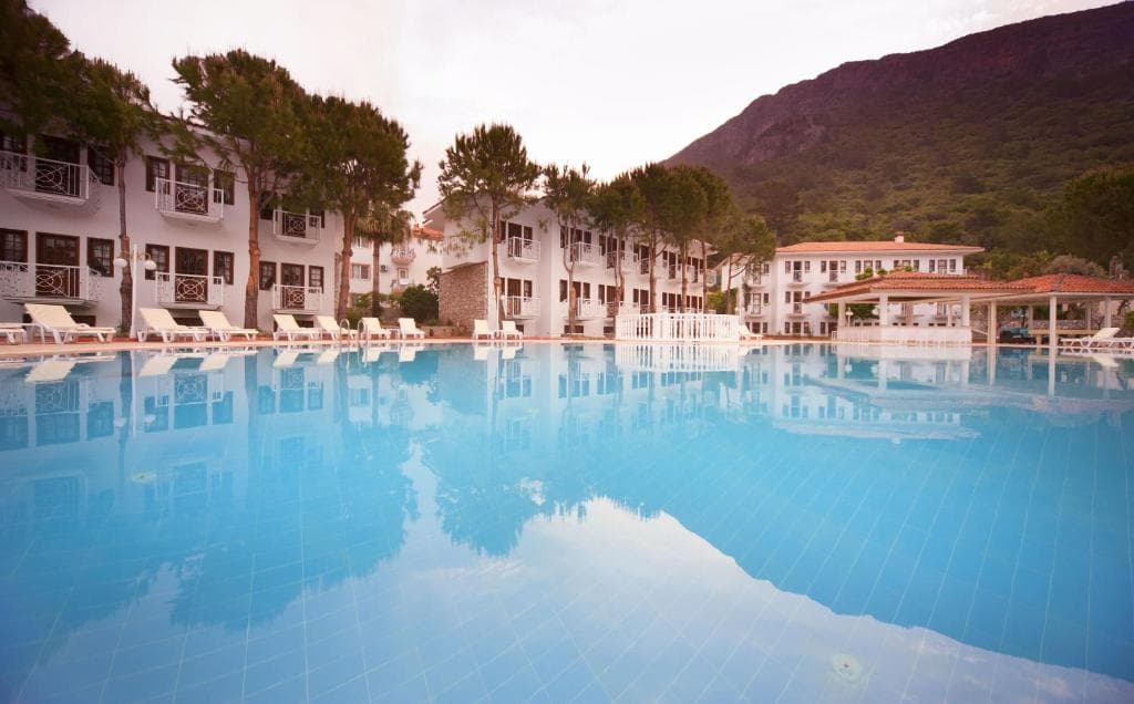 White Hotel - 7