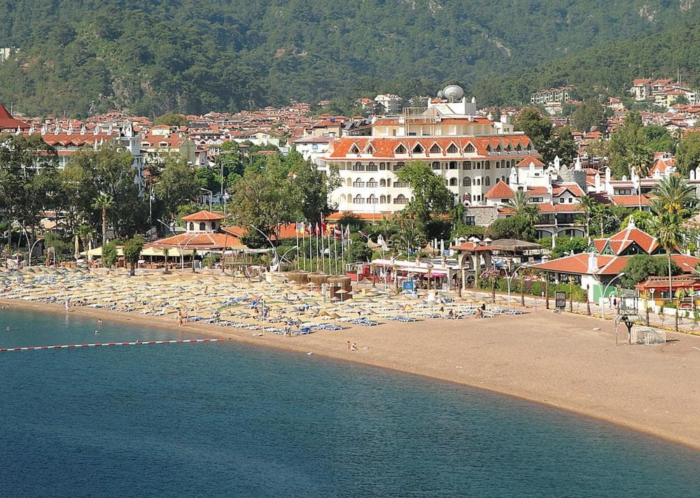 Fortuna Beach Hotel - 9