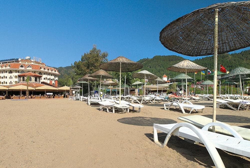 Fortuna Beach Hotel - 10