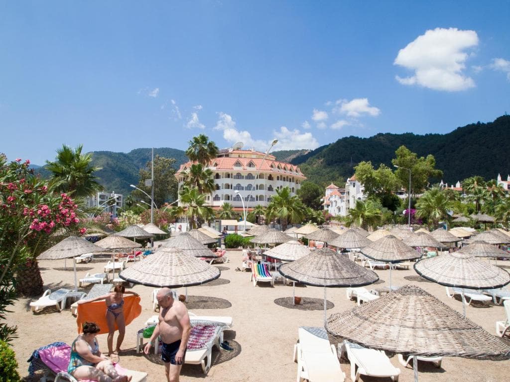 Fortuna Beach Hotel - 3