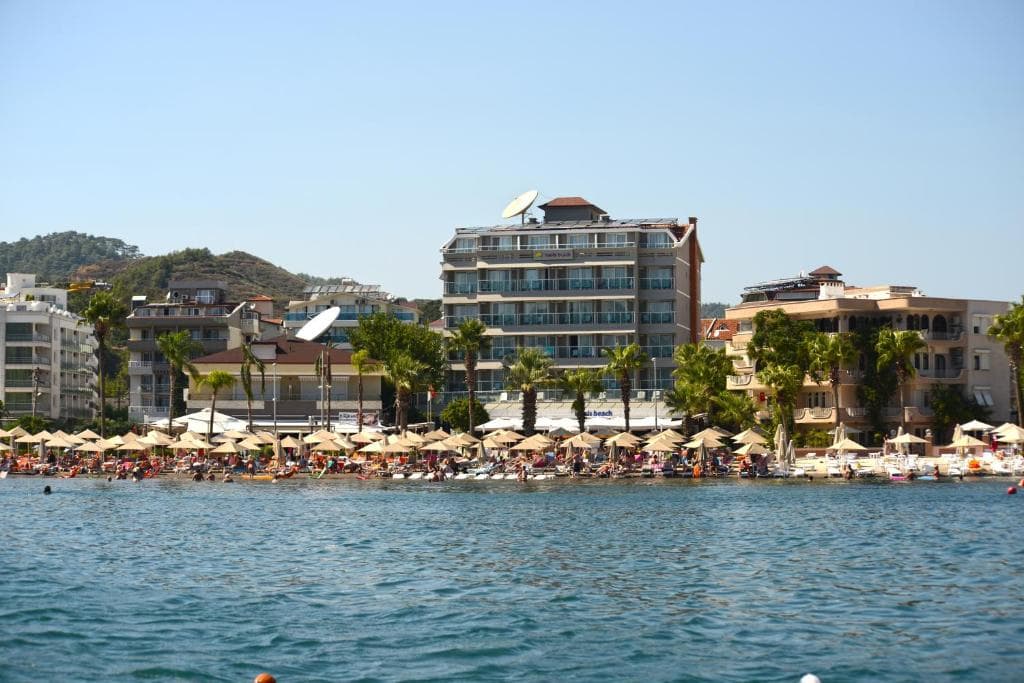Maris Beach Hotel - 2