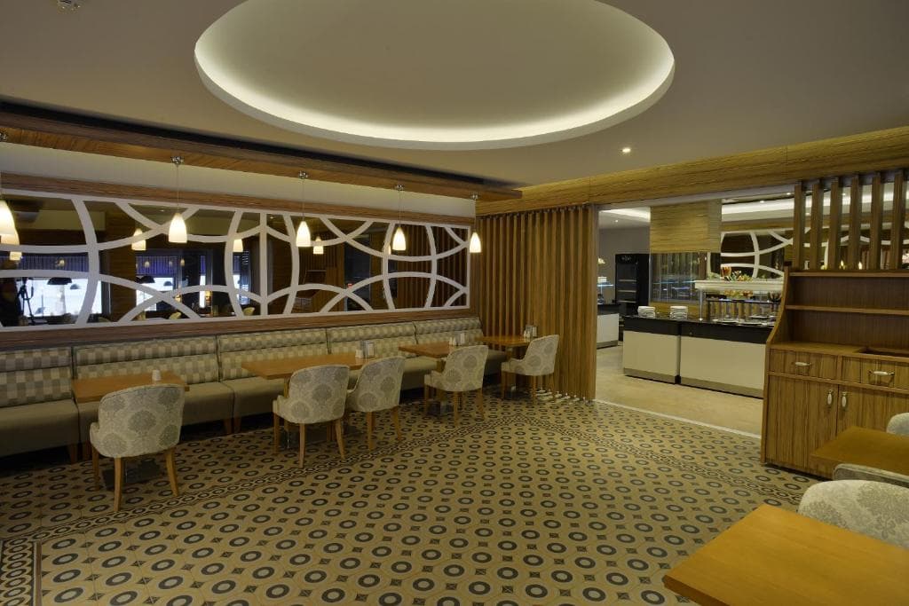 Maris Beach Hotel - 12