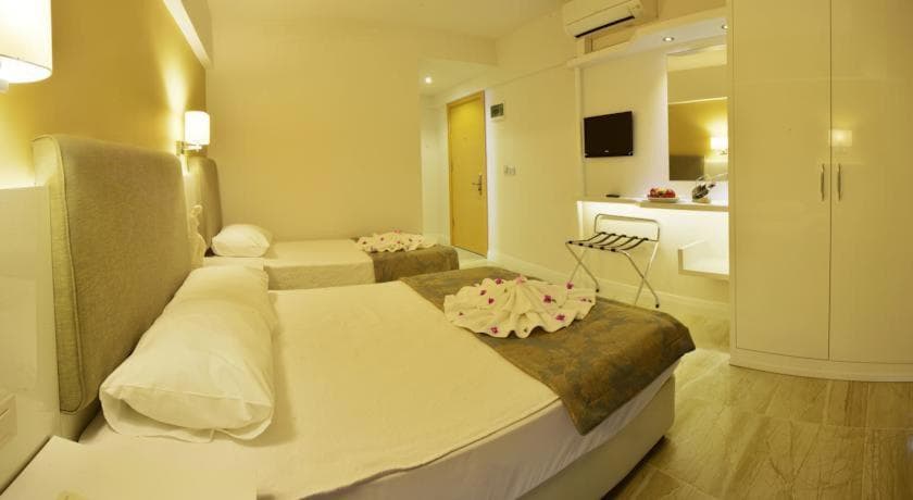 Maris Beach Hotel - 5