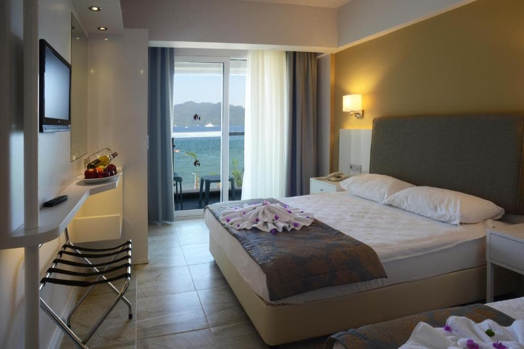 Maris Beach Hotel - 11