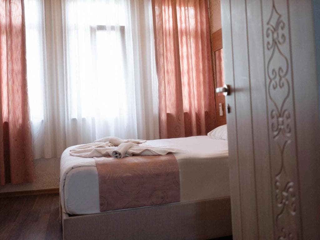 Megaron Hotel - 3