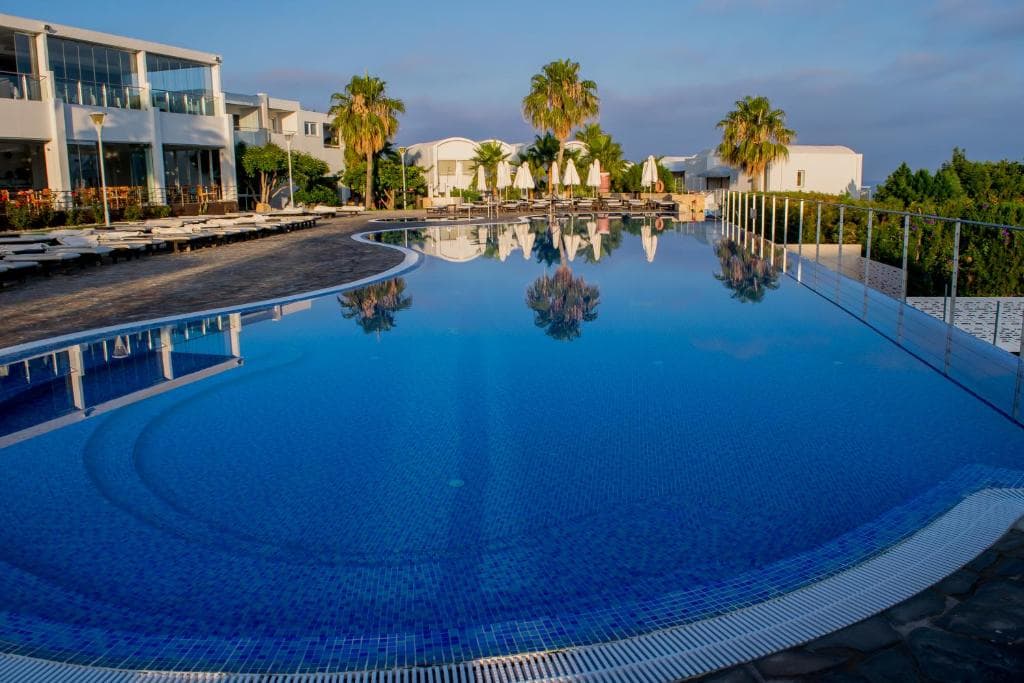 Theo Sunset Bay Hotel - 1