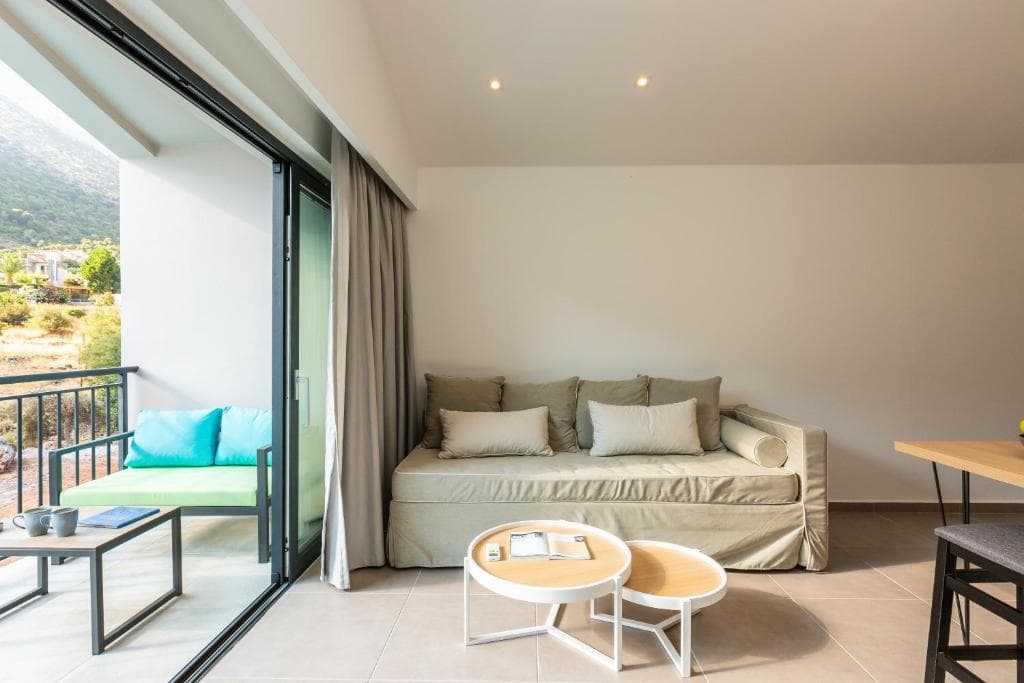 T Hotel Premium Suites - 4