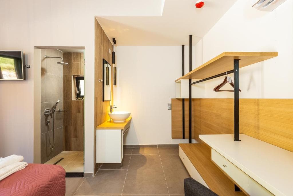 T Hotel Premium Suites - 12