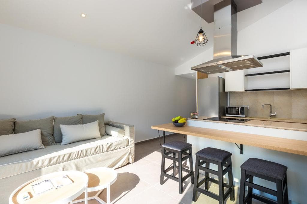 T Hotel Premium Suites - 21