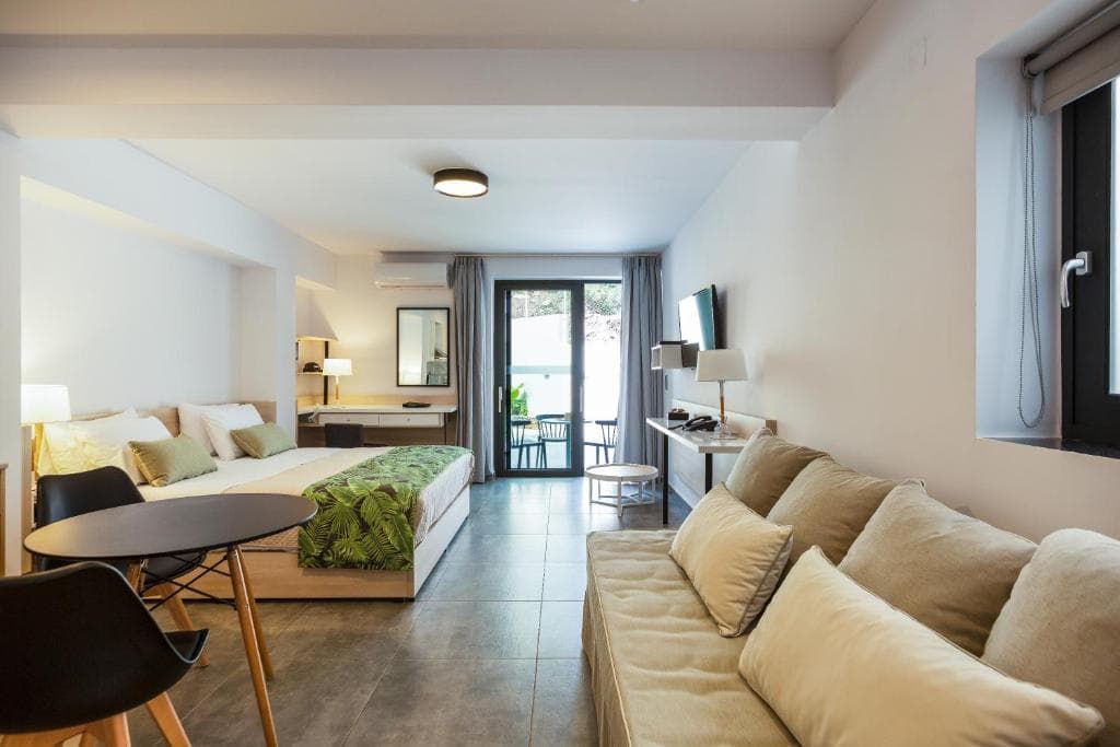 T Hotel Premium Suites - 28