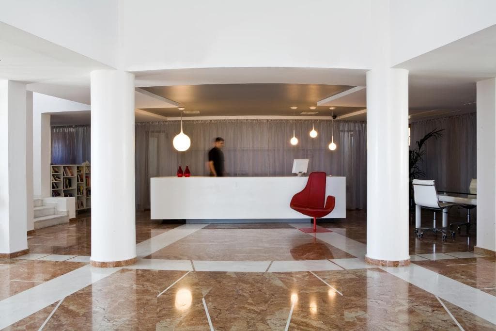 Majestic Hotel - 30