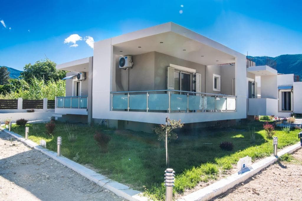 Bounatsa Studios & Apartments - 1