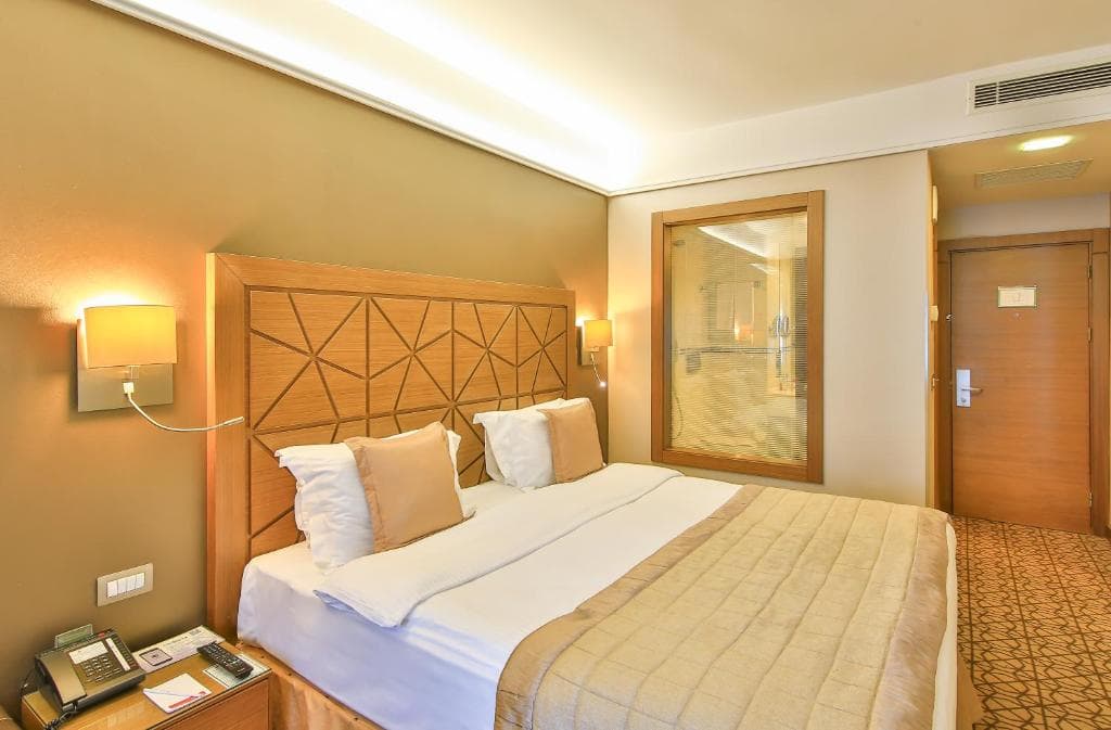Ramada By Wyndham Istanbul Taksim - 10