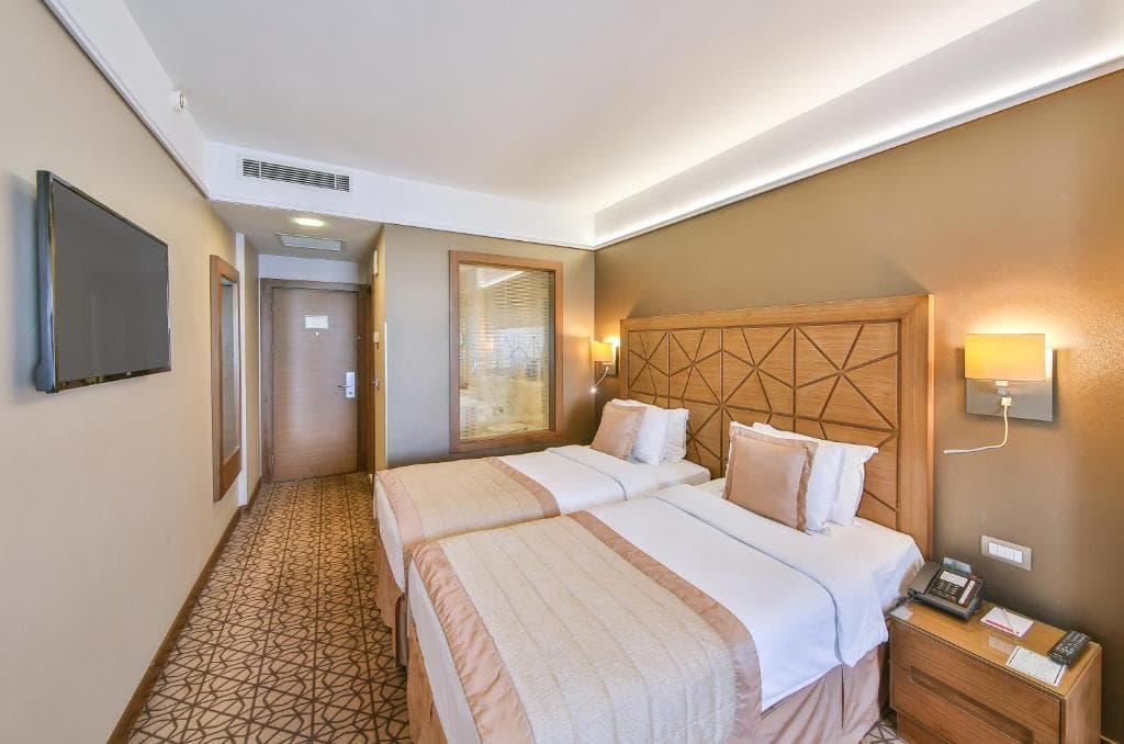 Ramada By Wyndham Istanbul Taksim - 11