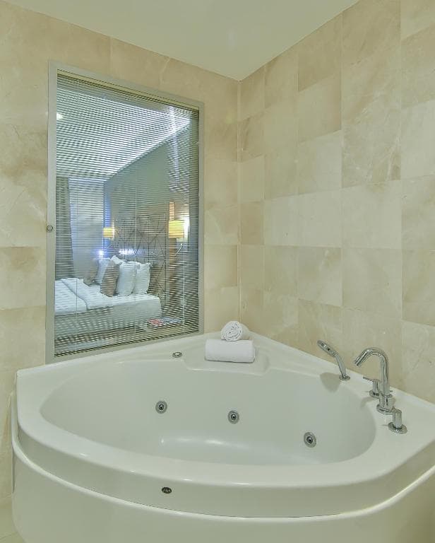 Ramada By Wyndham Istanbul Taksim - 40