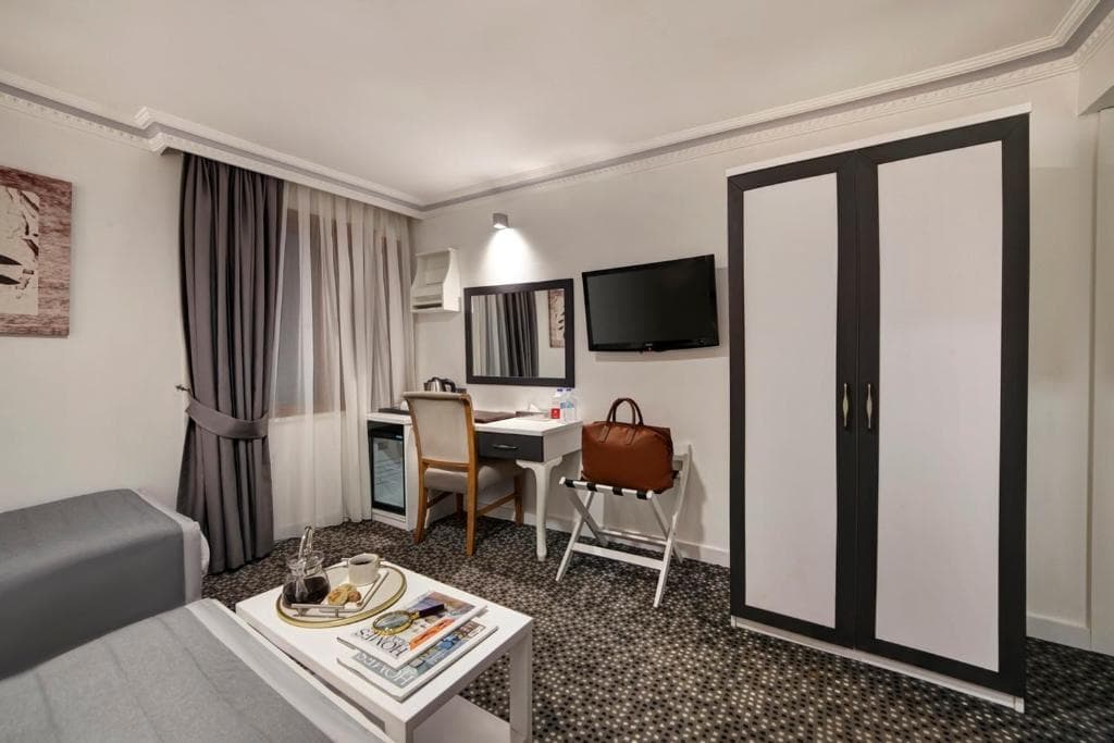 Skalion Hotel - 3
