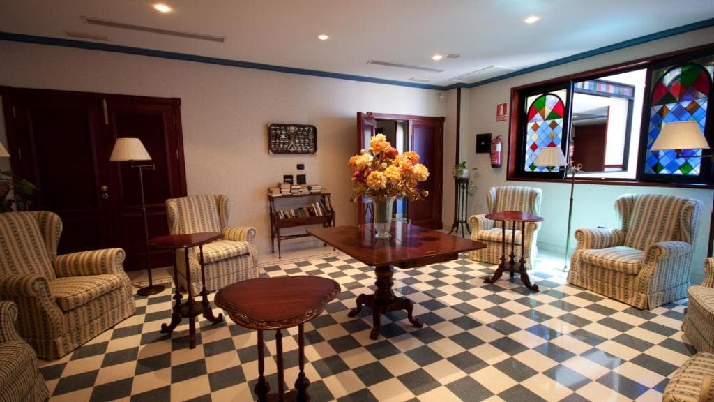 Hotel Reveron Plaza - 18