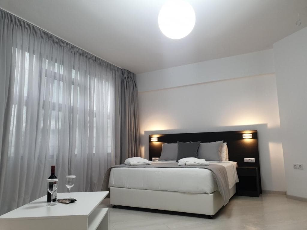 Boss Boutique Athens - 4