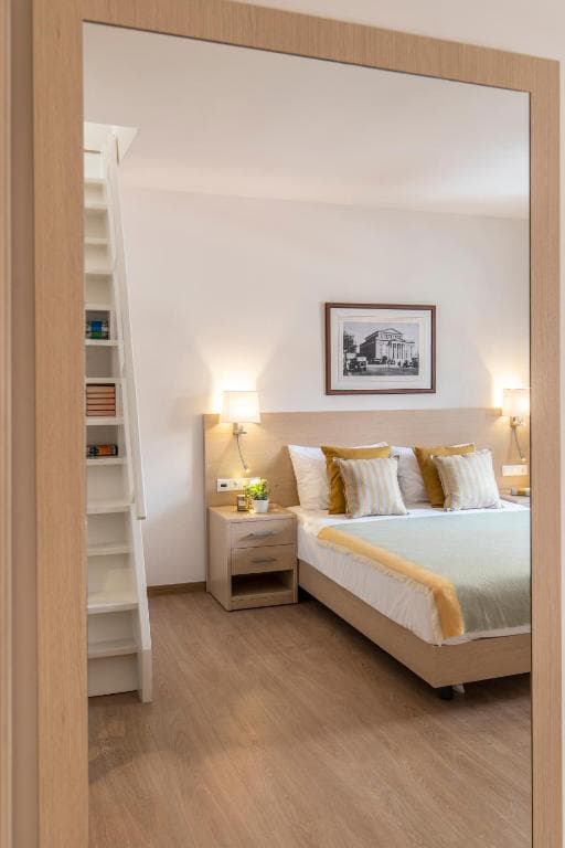 Gallery Suites & Residences - 11