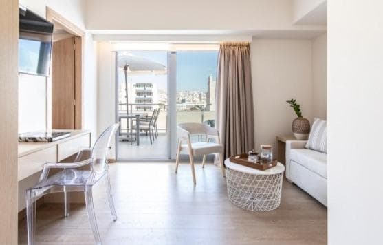 Gallery Suites & Residences - 43