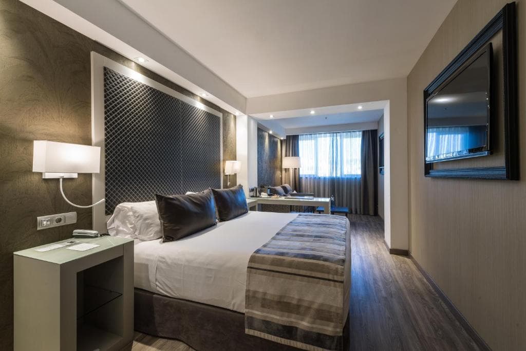 Catalonia Square - 36