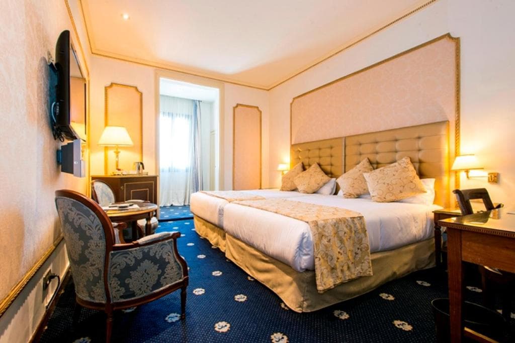 Roger de Llúria - 9