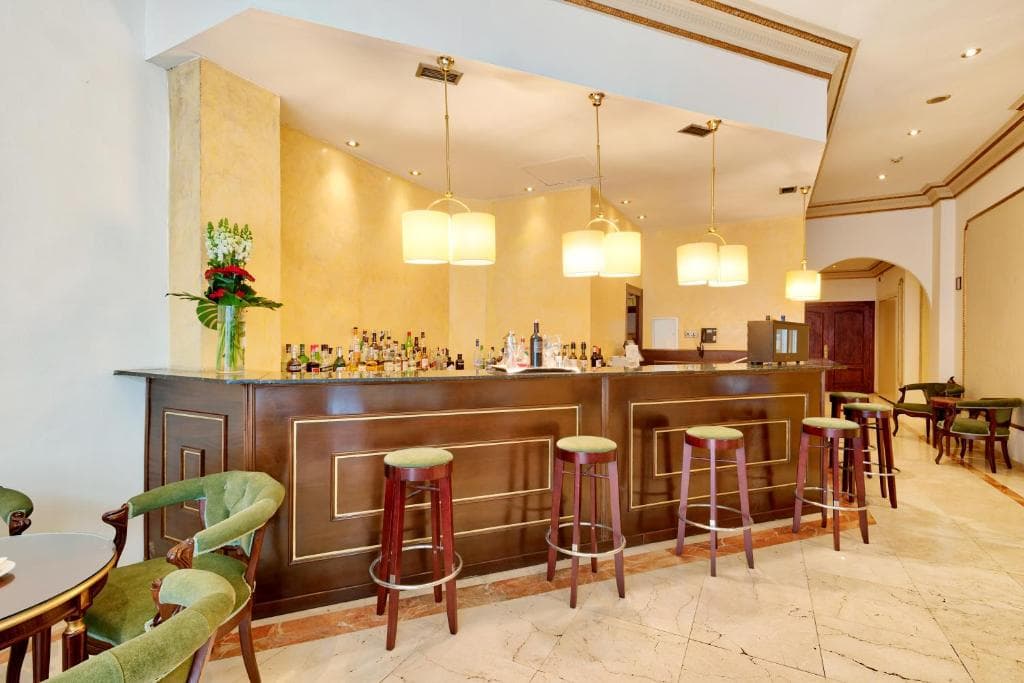 Roger de Llúria - 16