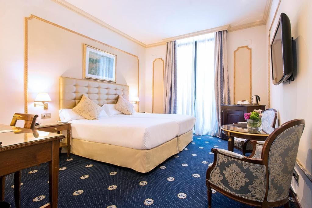 Roger de Llúria - 37