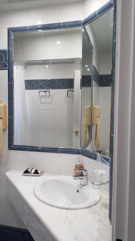 Savoy Hotel Piraeus - 35