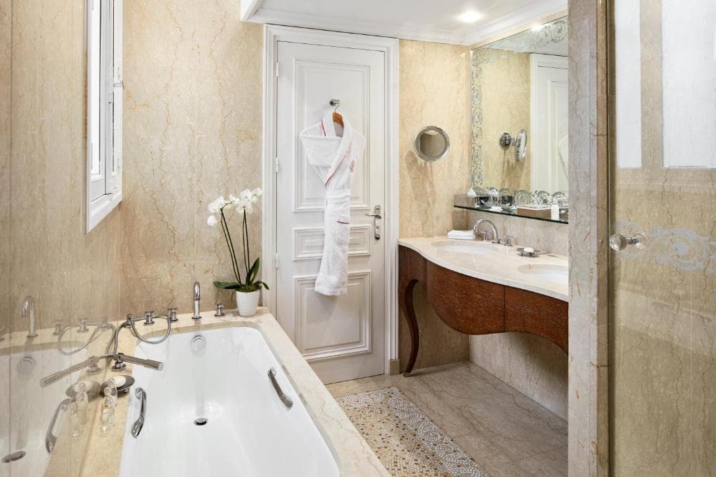 Plaza Athenee - Dorchester Collection - 16
