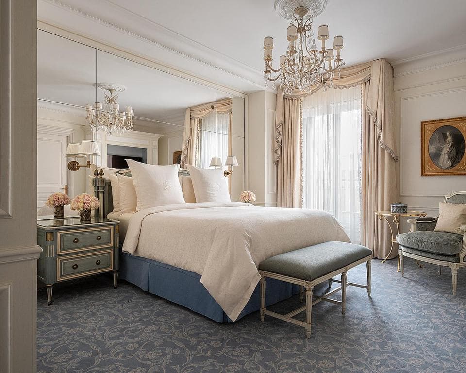 Four Seasons Hotel George V - 22