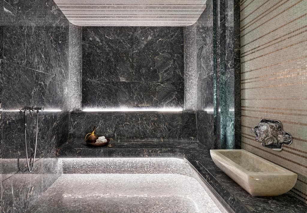 Four Seasons Hotel George V - 34