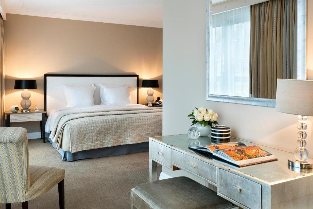 Warwick Paris - 2
