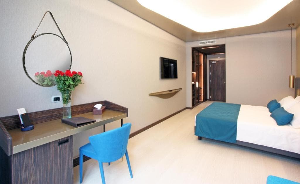 The Hive Hotel - 13