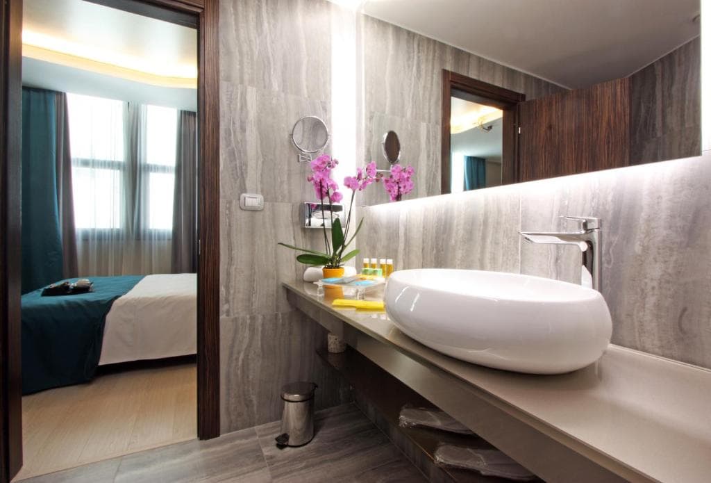 The Hive Hotel - 38