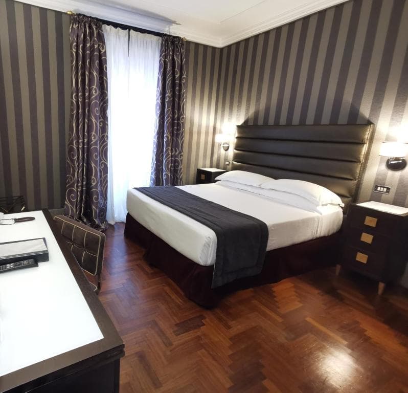 Royal Court Hotel - 3
