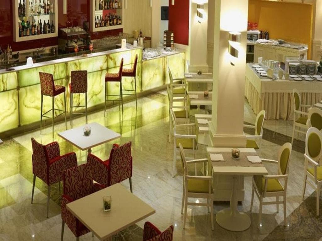 iH Hotels Bari Oriente - 57